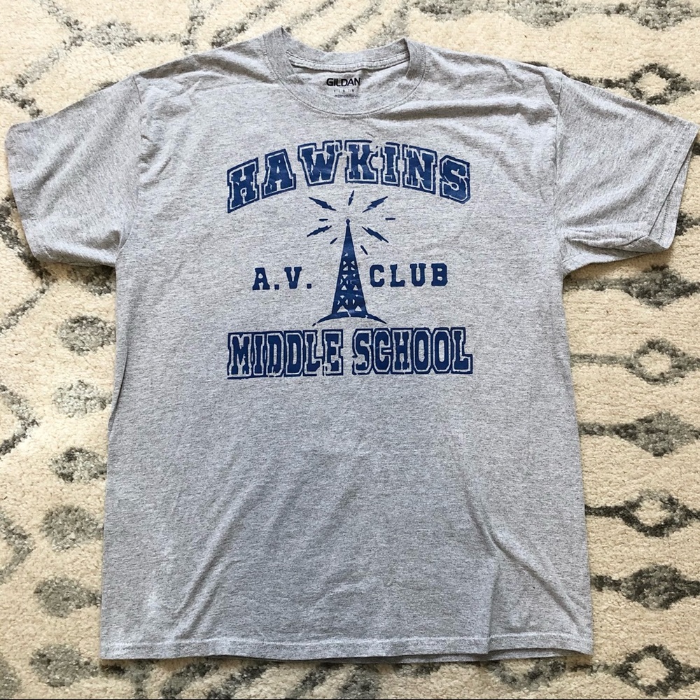 ”Stranger Things” Hawkins Middle School AV Club cotton t-shirt size large